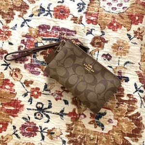 Coach wristlet wallet